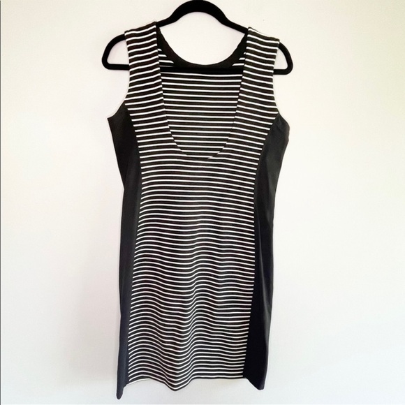 Athleta Dress Bodycon Scopp Neck Tank Stripes Black White XS Outdoor Activewear - Picture 5 of 10